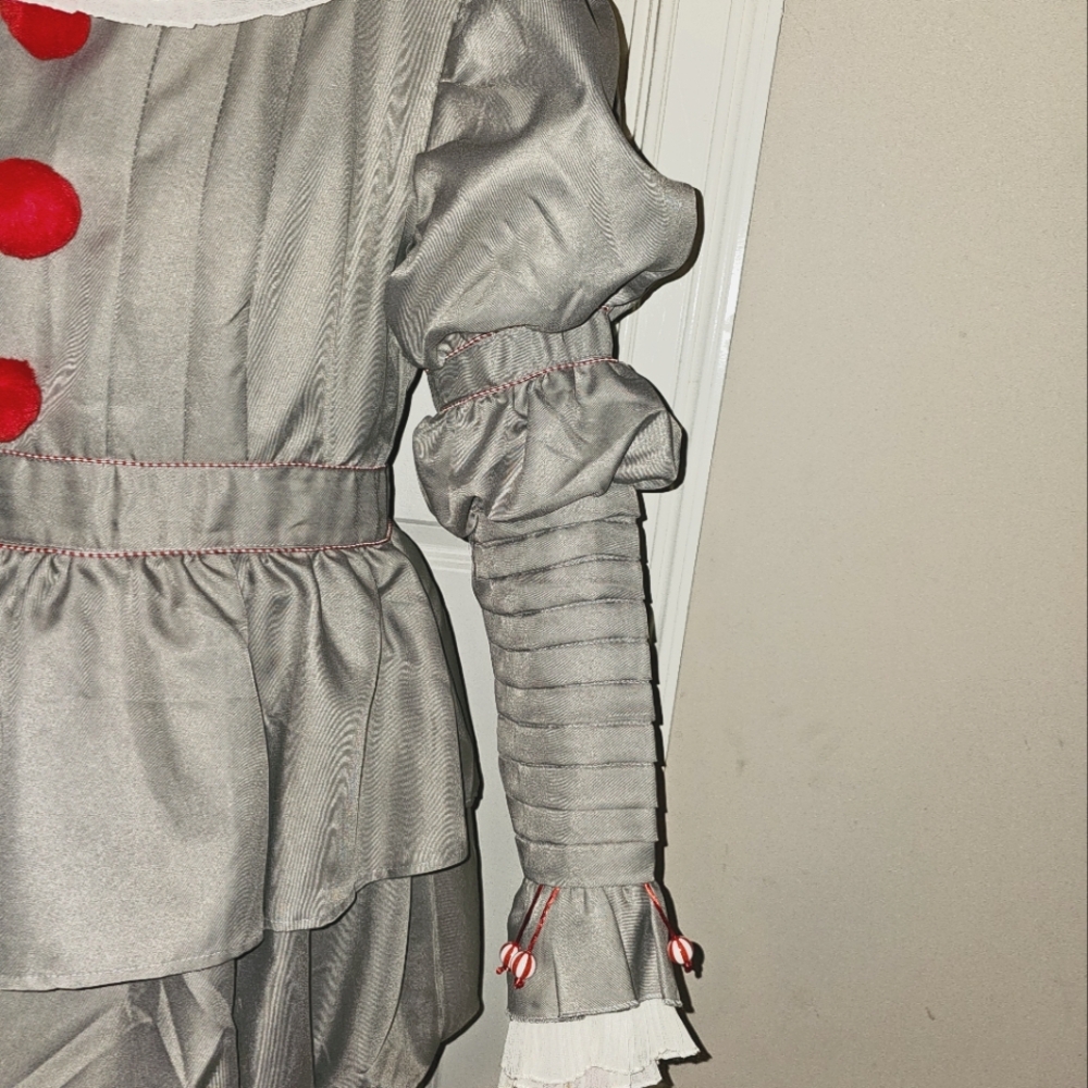 Authentic 2017 IT Pennywise screen worn prop/costume. Excellent quality & condit - Picture 4 of 10